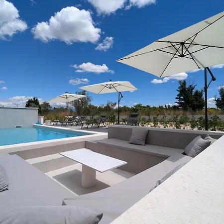 The Luxe Hideaway Daire
