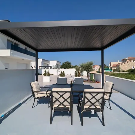 The Luxe Hideaway زادار
